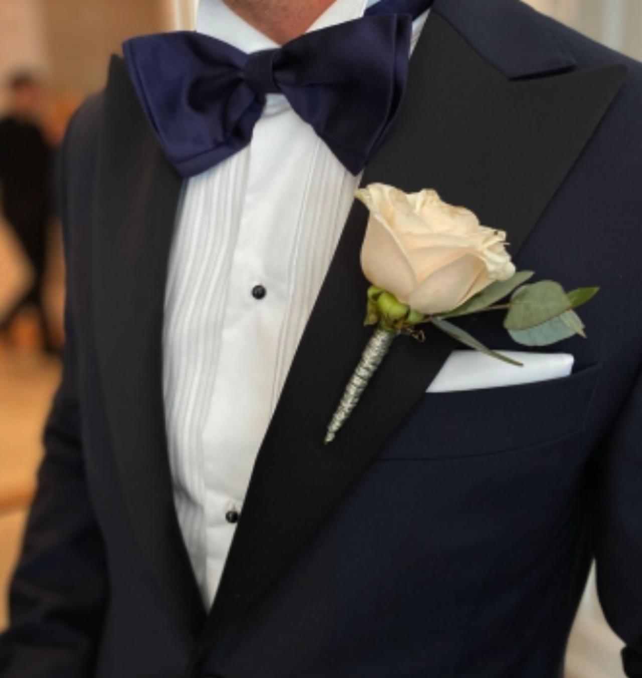 Corsage - blomst til dress <3