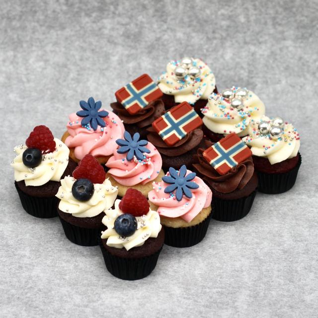 12 mini cupcakes Norway 17 mai